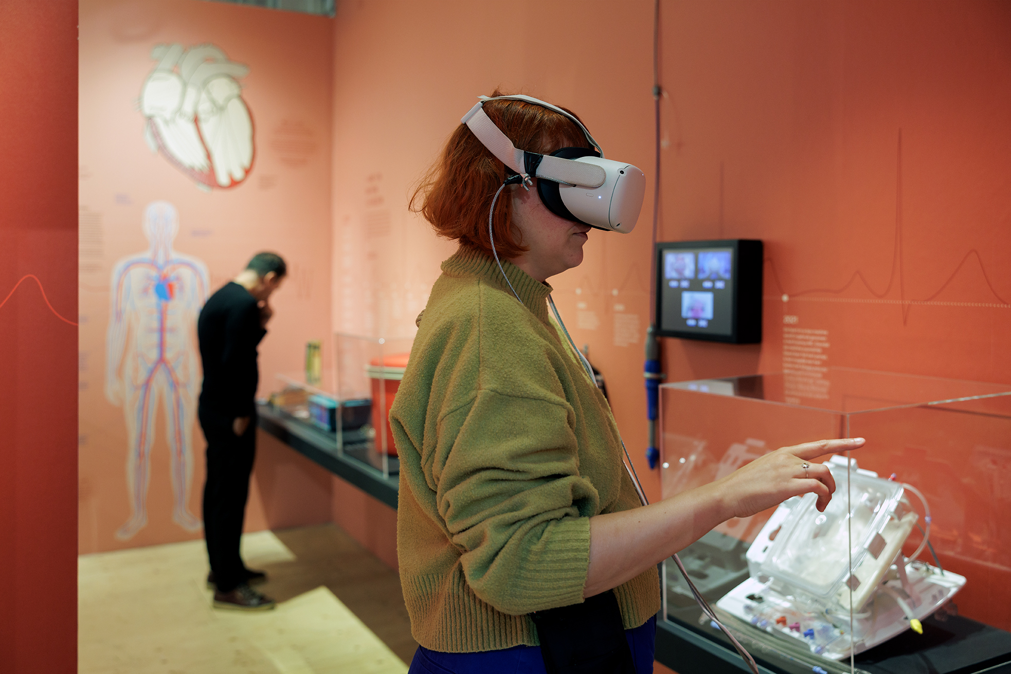 Met de VR-bril zien bezoekers hoe artsen operaties oefenen - Aad Hoogendoorn
