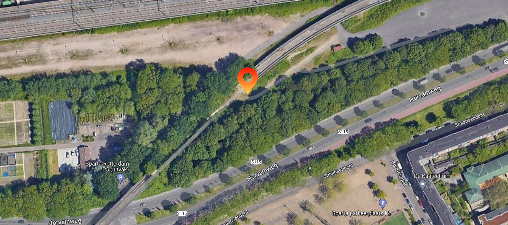 Afbeelding laat een epld zien die op de splitsing van het pad in stadspark west is geplaatst. Vanaf de sparta kant loop je het stadspark west in. 